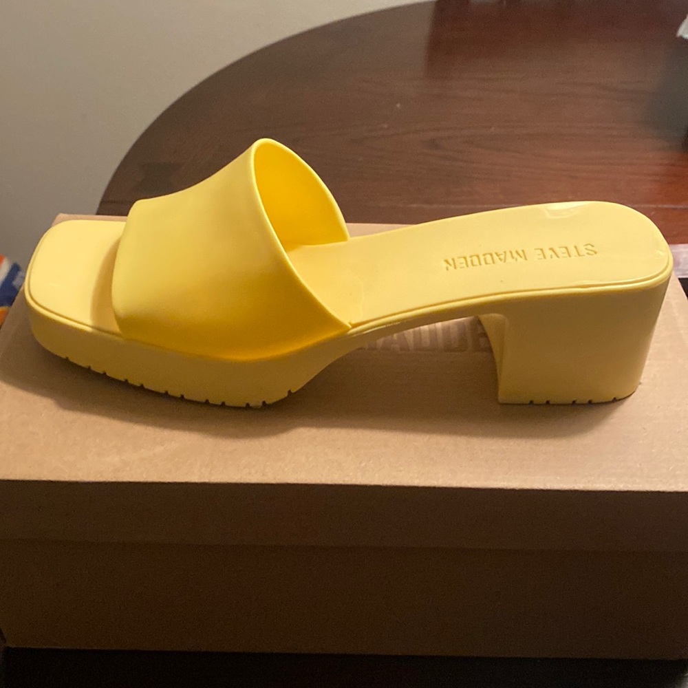 Steve Madden yellow sandal